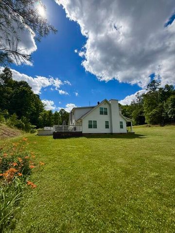 1560 Stamper Branch Road, Campton, KY 41301