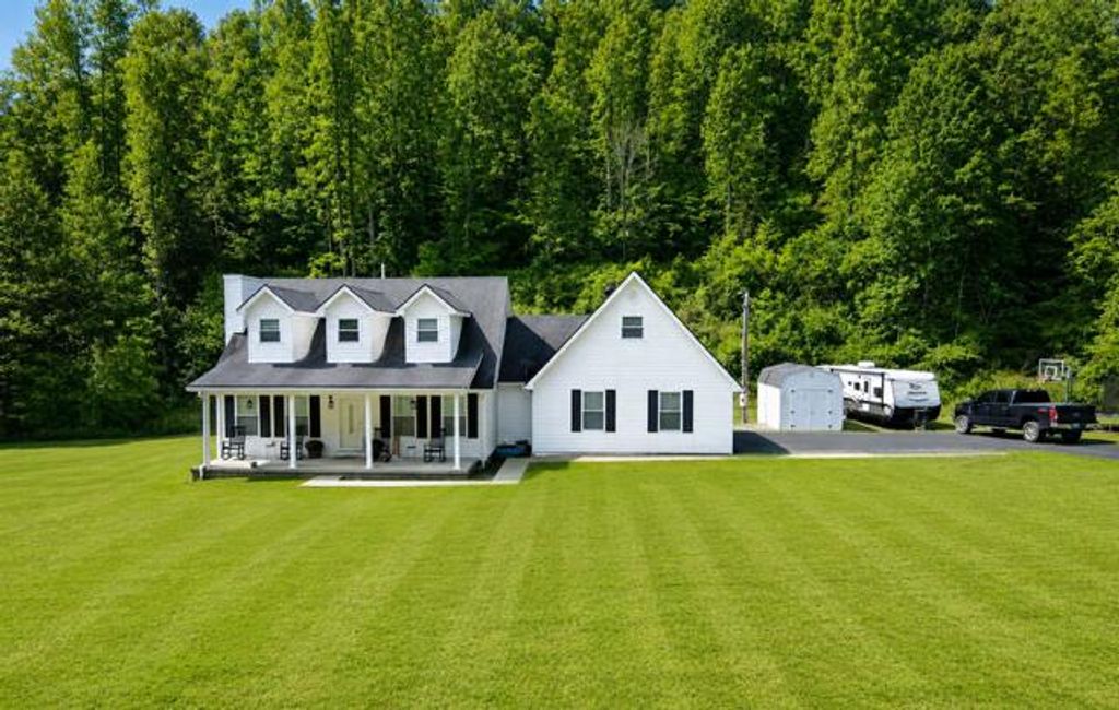 1560 Stamper Branch Road, Campton, KY 41301