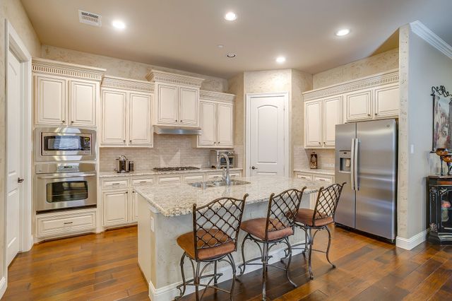 5060 Heritage Oaks Drive, Colleyville, TX 76034