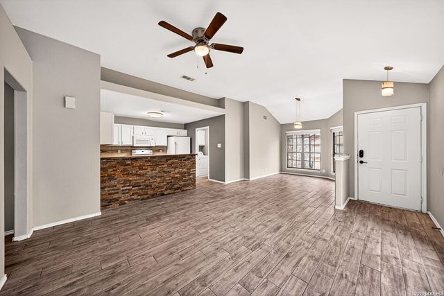 8534 Sir Galahad, San Antonio, TX 78240