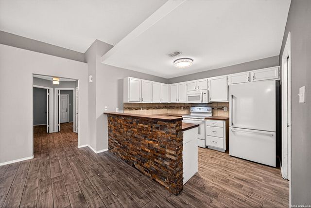 8534 Sir Galahad, San Antonio, TX 78240