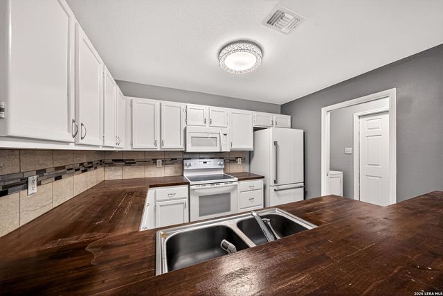 8534 Sir Galahad, San Antonio, TX 78240