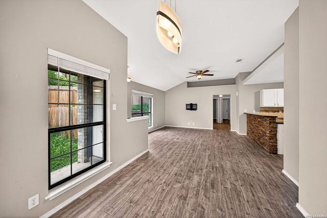 8534 Sir Galahad, San Antonio, TX 78240
