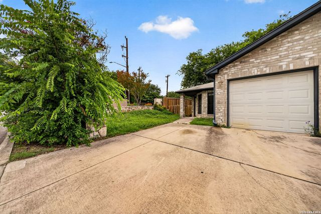 8534 Sir Galahad, San Antonio, TX 78240