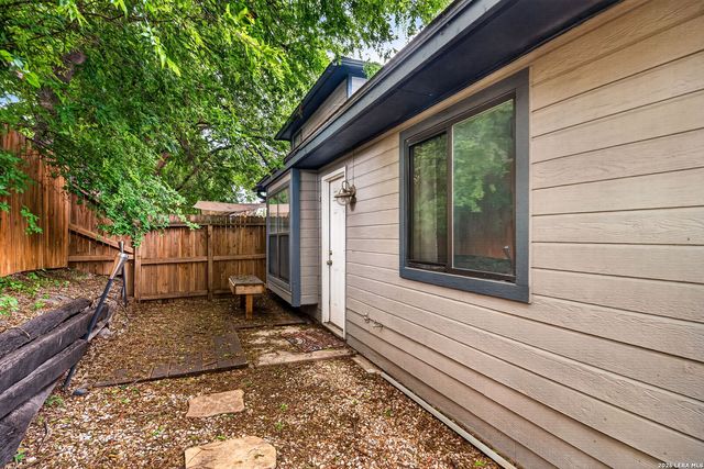 8534 Sir Galahad, San Antonio, TX 78240