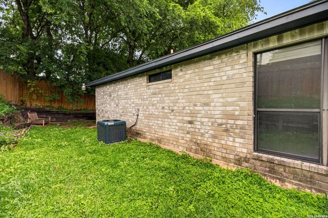8534 Sir Galahad, San Antonio, TX 78240