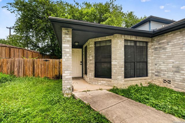 8534 Sir Galahad, San Antonio, TX 78240