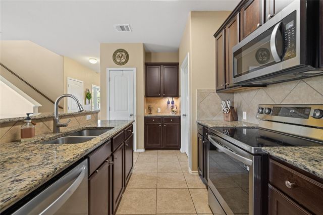 304 Quarry LN, Liberty Hill, TX 78642