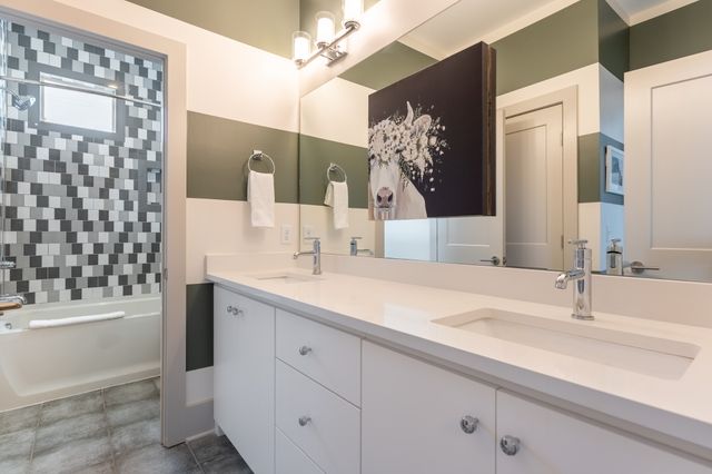24 Fern Ave, Nashville, TN 37207