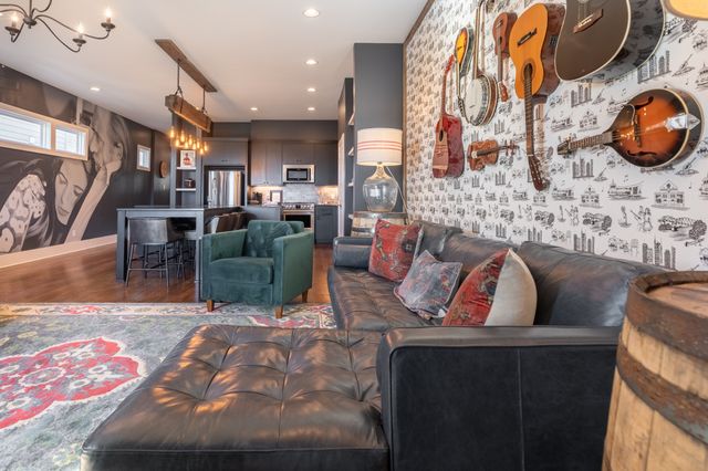 24 Fern Ave, Nashville, TN 37207