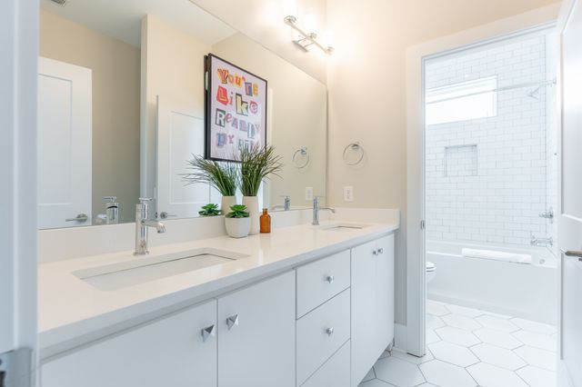 24 Fern Ave, Nashville, TN 37207