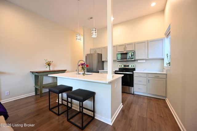 821 E Chestnut St, Louisville, KY 40204