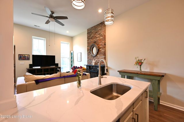 821 E Chestnut St, Louisville, KY 40204