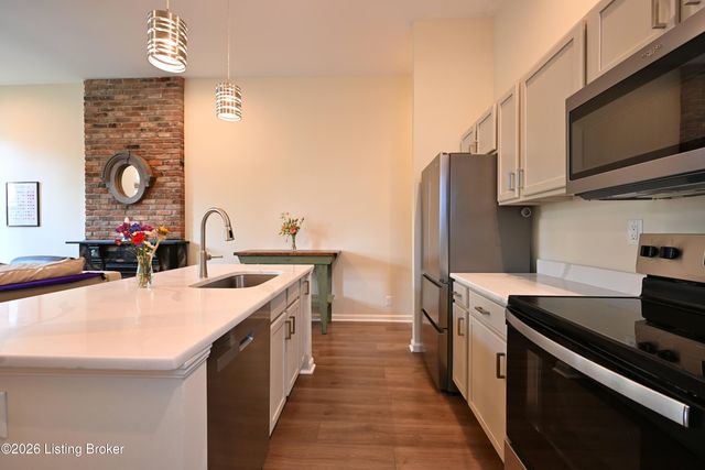 821 E Chestnut St, Louisville, KY 40204