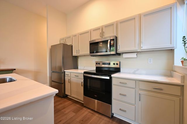 821 E Chestnut St, Louisville, KY 40204