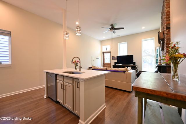 821 E Chestnut St, Louisville, KY 40204