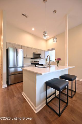 821 E Chestnut St, Louisville, KY 40204