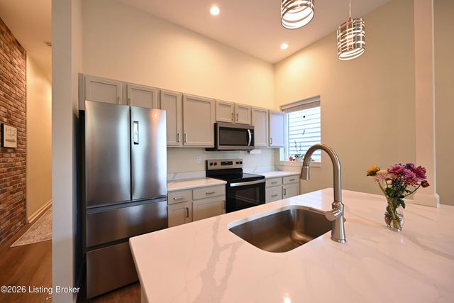 821 E Chestnut St, Louisville, KY 40204