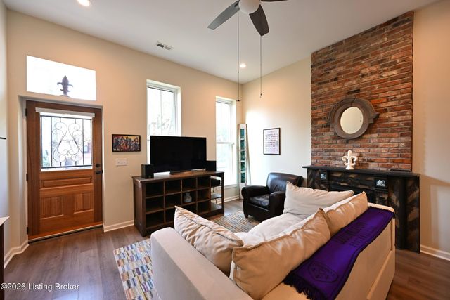 821 E Chestnut St, Louisville, KY 40204