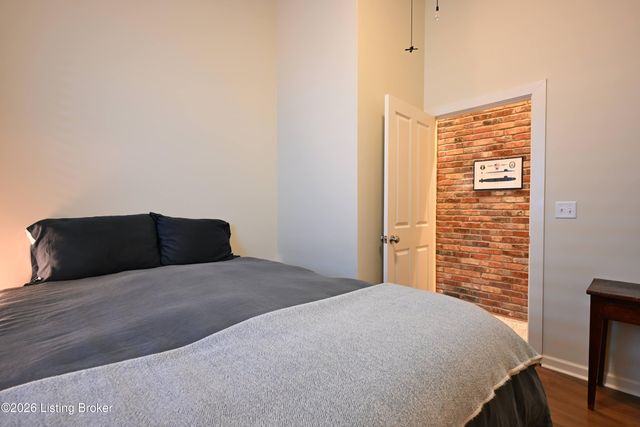 821 E Chestnut St, Louisville, KY 40204