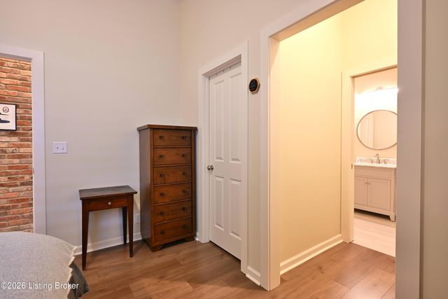 821 E Chestnut St, Louisville, KY 40204