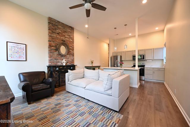 821 E Chestnut St, Louisville, KY 40204