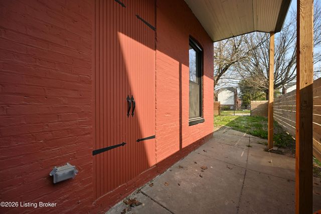 821 E Chestnut St, Louisville, KY 40204