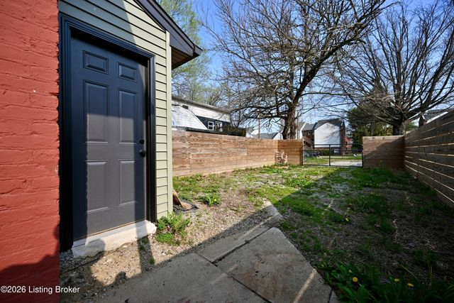 821 E Chestnut St, Louisville, KY 40204