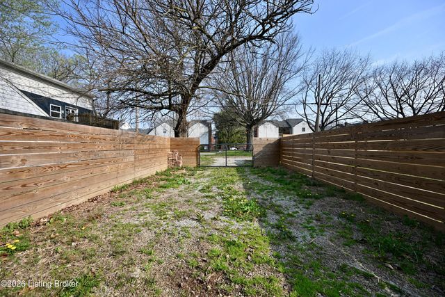 821 E Chestnut St, Louisville, KY 40204