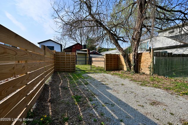 821 E Chestnut St, Louisville, KY 40204