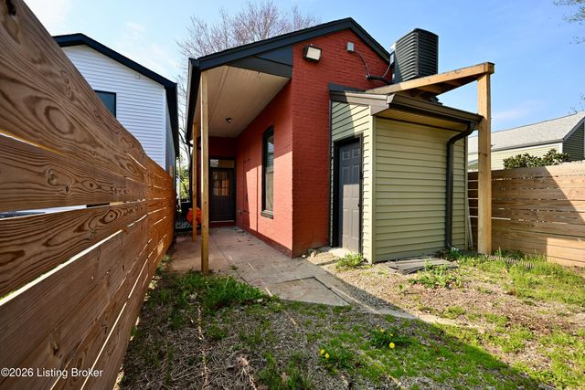 821 E Chestnut St, Louisville, KY 40204