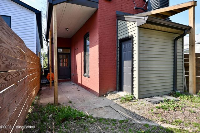 821 E Chestnut St, Louisville, KY 40204