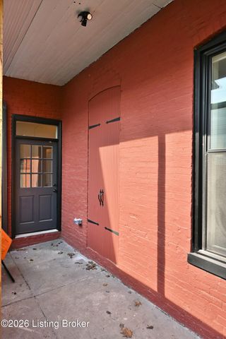821 E Chestnut St, Louisville, KY 40204