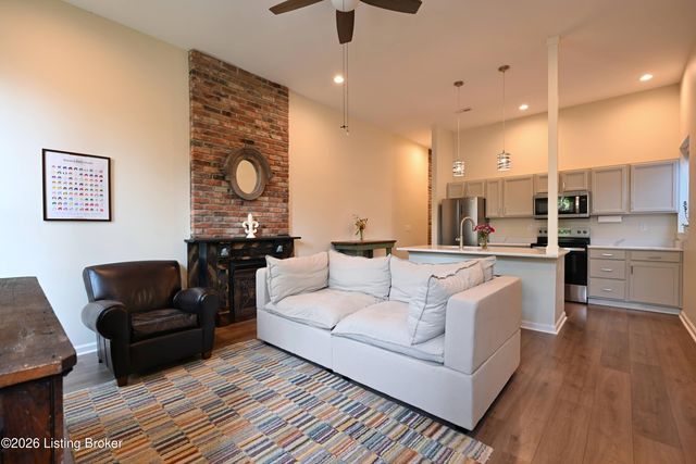 821 E Chestnut St, Louisville, KY 40204