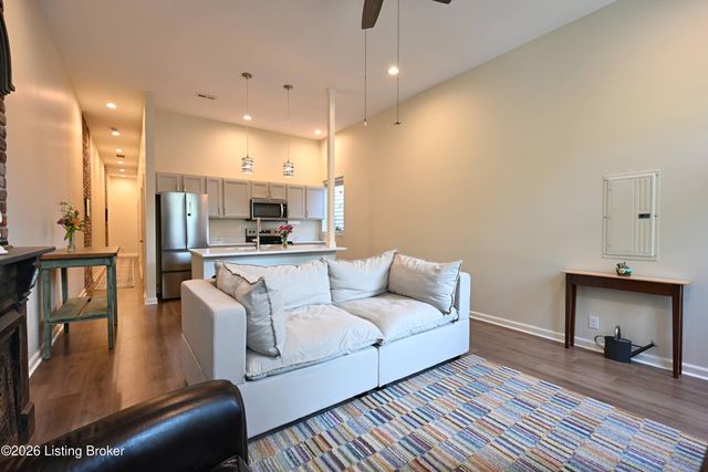 821 E Chestnut St, Louisville, KY 40204