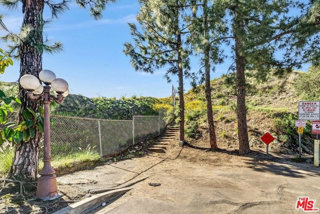 2318 Yosemite Drive, Eagle Rock, CA 90041