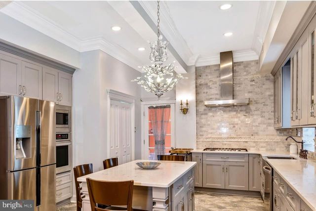 26 S STRAWBERRY ST, Philadelphia, PA 19106
