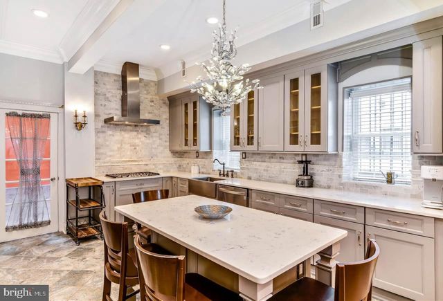 26 S STRAWBERRY ST, Philadelphia, PA 19106