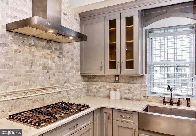 26 S STRAWBERRY ST, Philadelphia, PA 19106