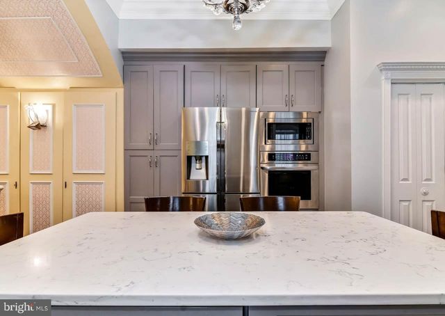 26 S STRAWBERRY ST, Philadelphia, PA 19106