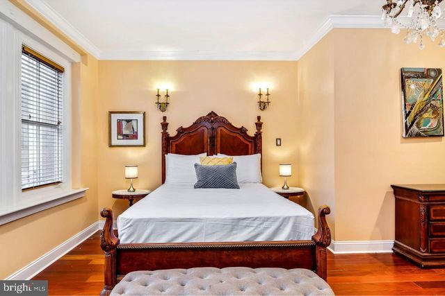 26 S STRAWBERRY ST, Philadelphia, PA 19106