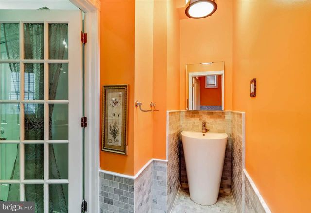 26 S STRAWBERRY ST, Philadelphia, PA 19106