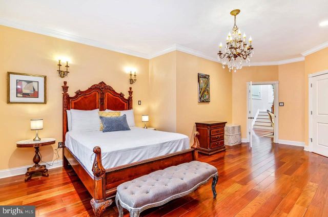 26 S STRAWBERRY ST, Philadelphia, PA 19106