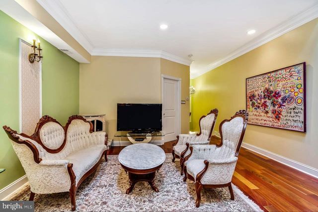 26 S STRAWBERRY ST, Philadelphia, PA 19106