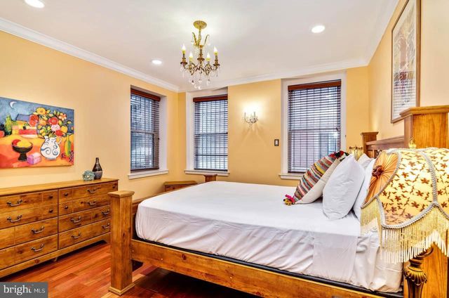 26 S STRAWBERRY ST, Philadelphia, PA 19106
