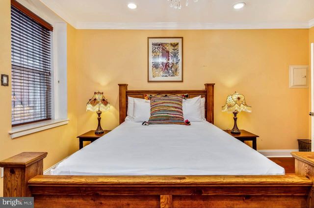 26 S STRAWBERRY ST, Philadelphia, PA 19106