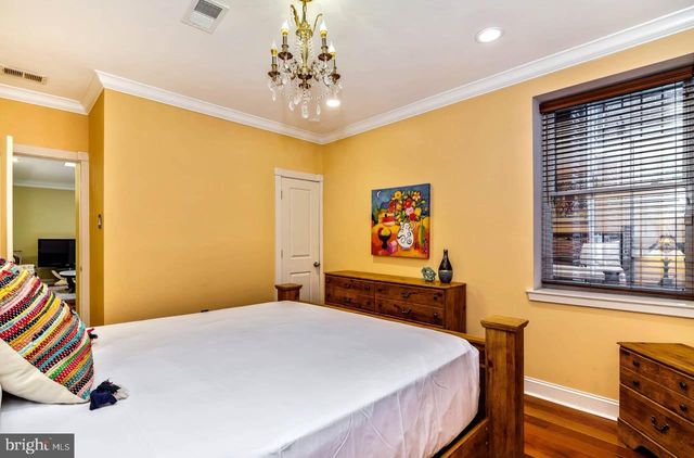 26 S STRAWBERRY ST, Philadelphia, PA 19106