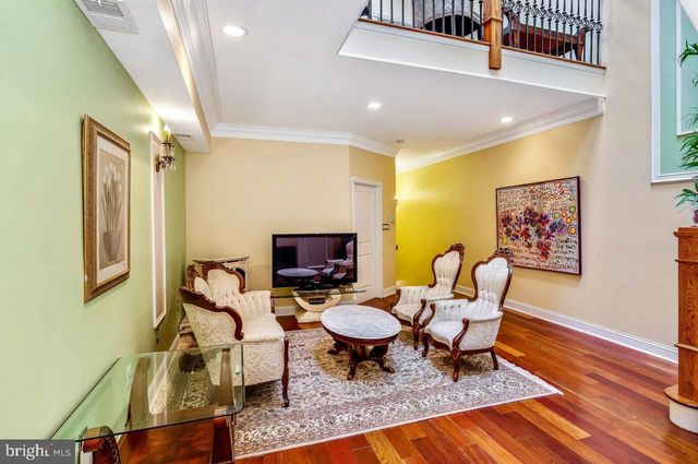 26 S STRAWBERRY ST, Philadelphia, PA 19106