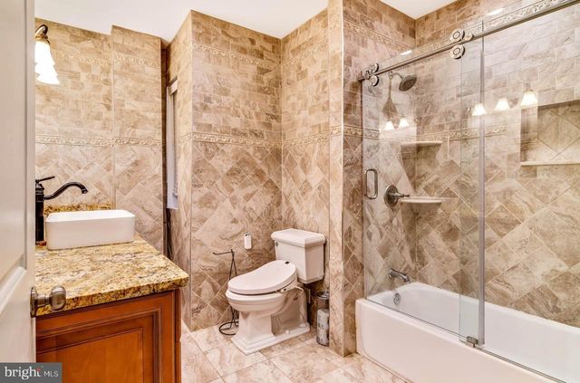 26 S STRAWBERRY ST, Philadelphia, PA 19106