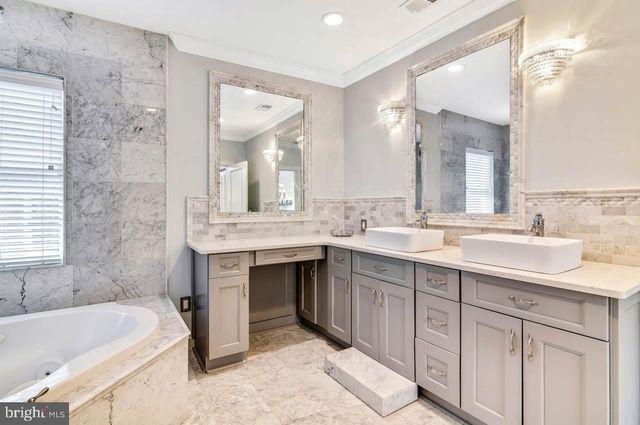 26 S STRAWBERRY ST, Philadelphia, PA 19106